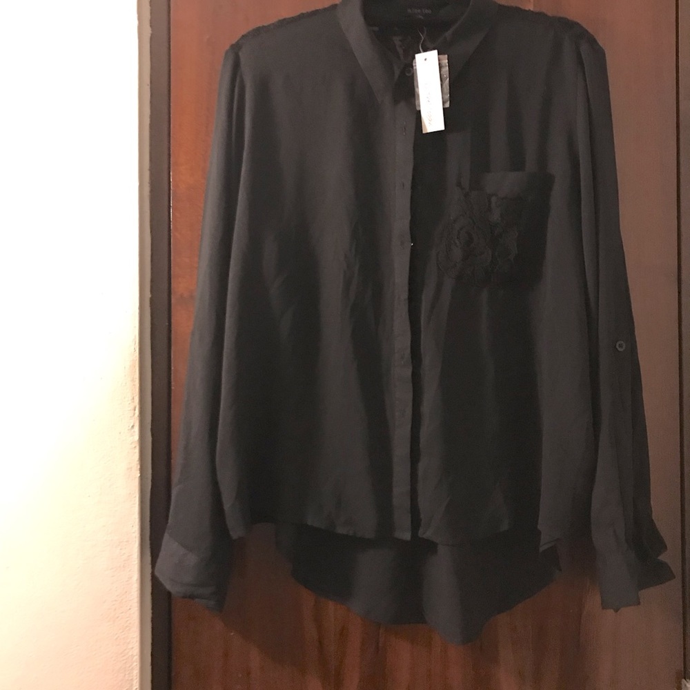 2x20👗👚❤️🔥 Flowy soft, button down top. 2x20👗👚❤️🔥